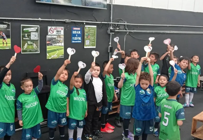 Celebración del Día de la Madre en la Fundación NICOES en Bogotá
